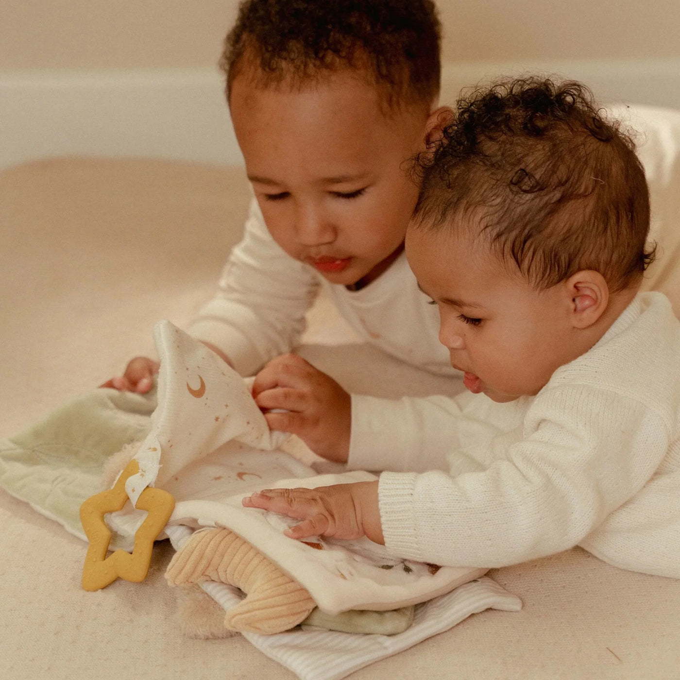 Little Dutch Activiteitenboekje - Beige - Newborn Naturals LD8407