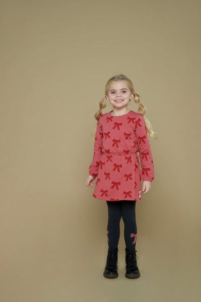 Jubel w25 Jurk AOP - Queen Of Hearts Roze 91400412 W25J2