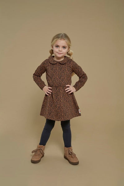 Jubel w25 Jurk AOP - Queen Of Hearts Bruin 91400419 W25J2