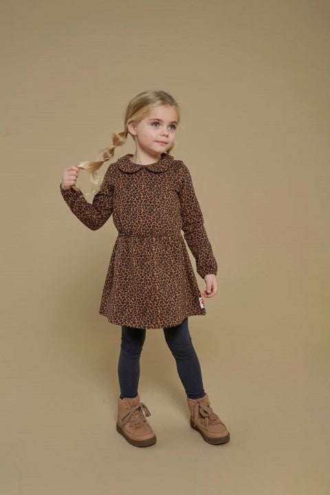 Jubel w25 Jurk AOP - Queen Of Hearts Bruin 91400419 W25J2