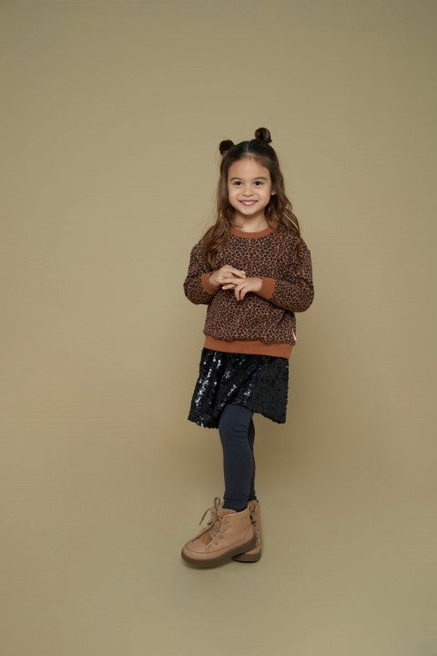Jubel w25 Sweater AOP - Queen Of Hearts Bruin 91600456 W25J2